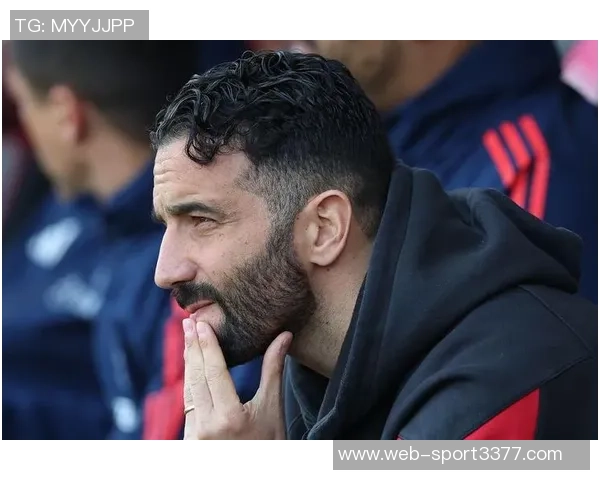 曼联青训小将社交媒体质疑主帅阿莫林引发争议是否应当如此